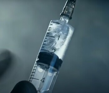 Лечение зависимости от тропикамида в Дорогобуже Шприц с жидкостью